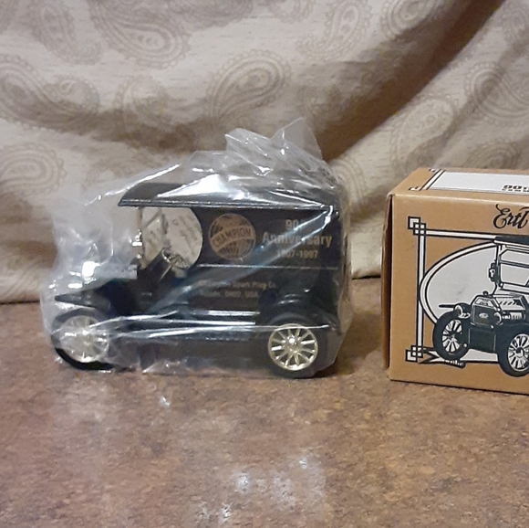 Ford Motor Company Officially Licensed Champion Sp - Picture 5 of 12